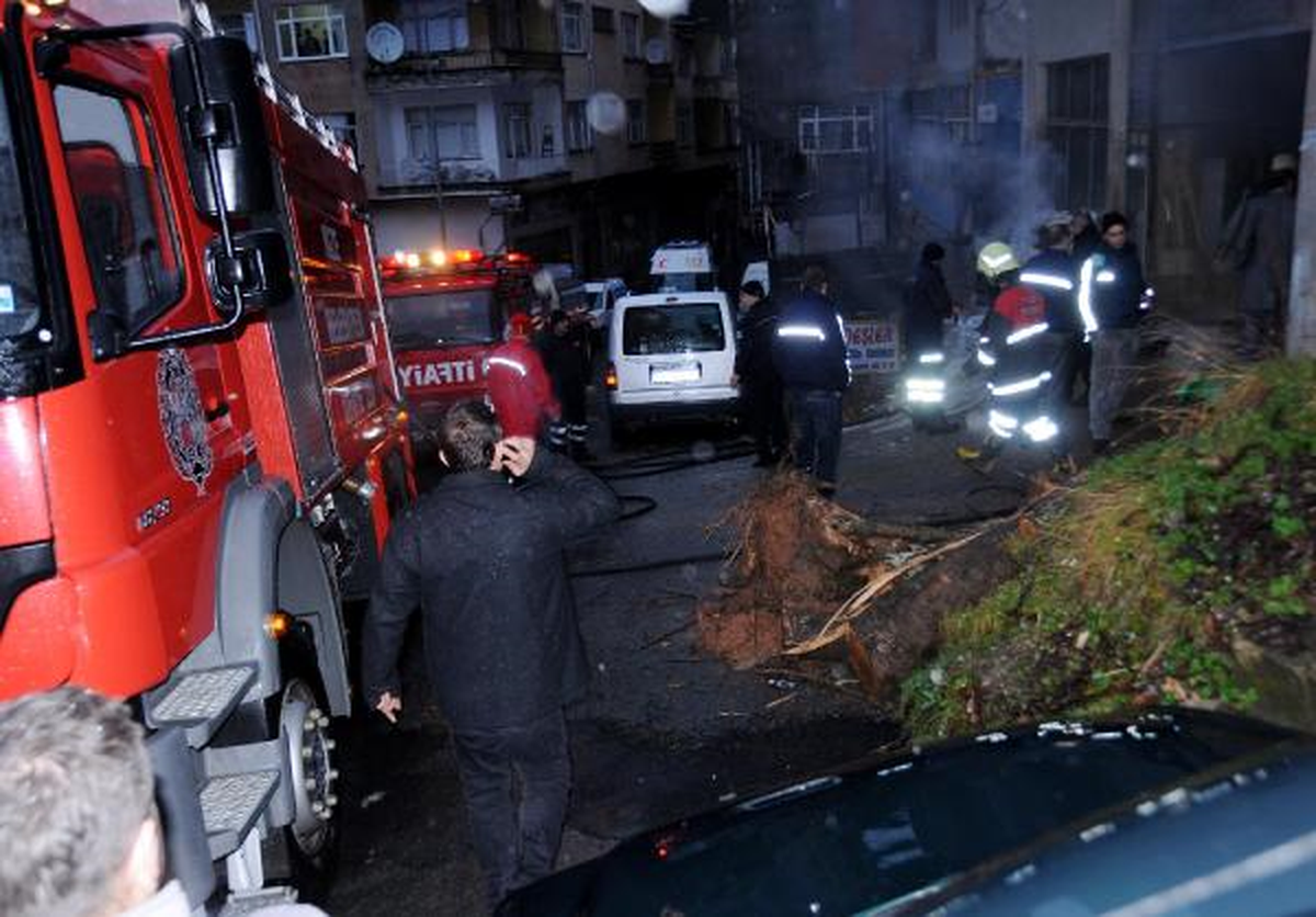 Yangında Dumanla Kaplanan Binaya Girdi, Tavşanlarını Kurtardı