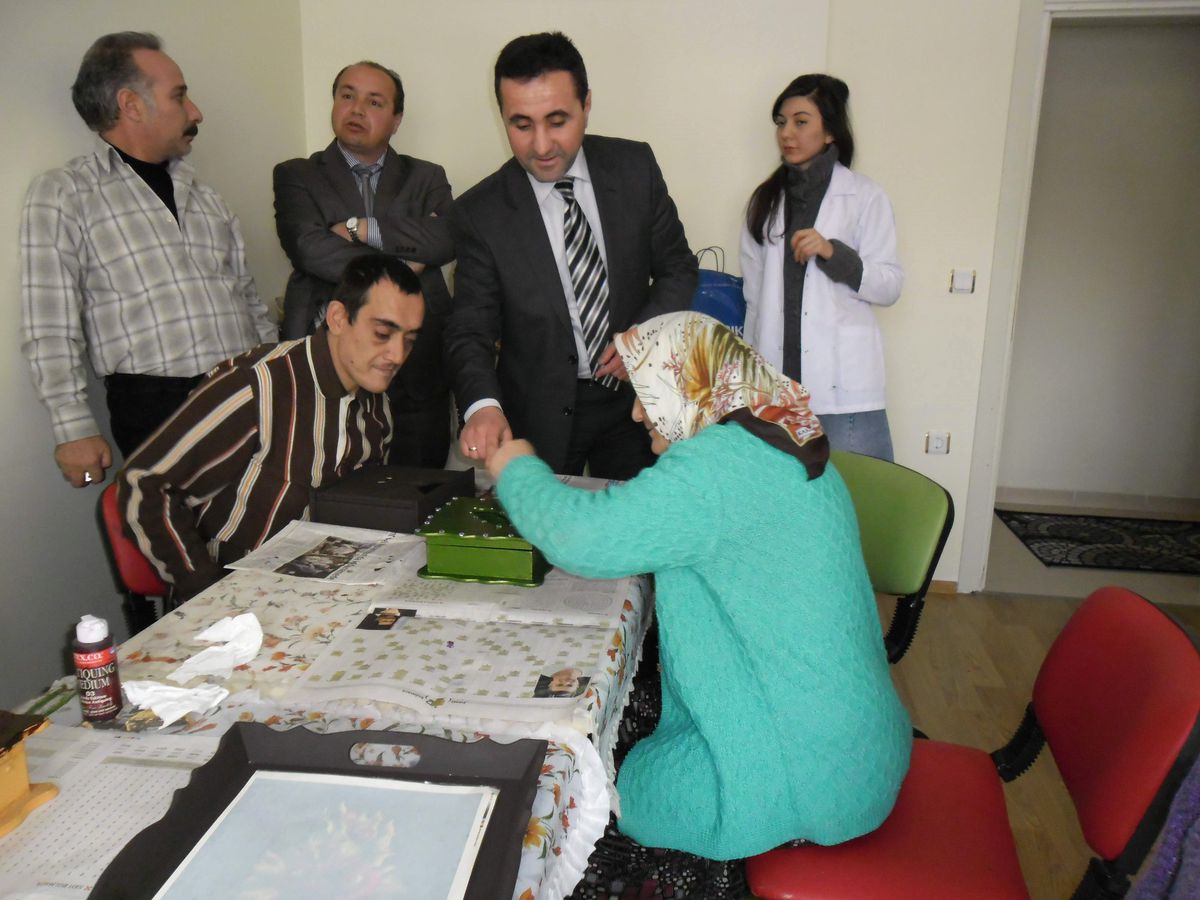Ahşap Süslemede Renk ve Desen Engel Tanımadı