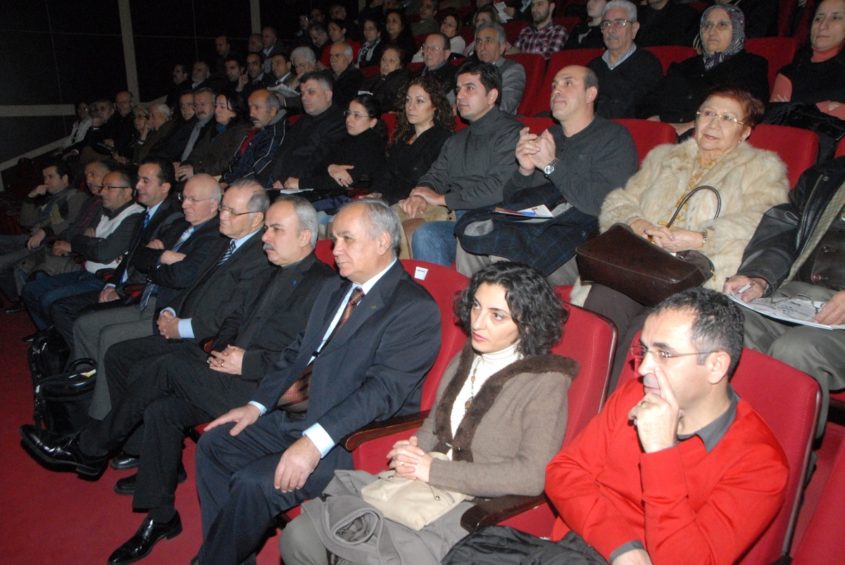 Aydınlar, Yeni Anayasayı Tartıştı