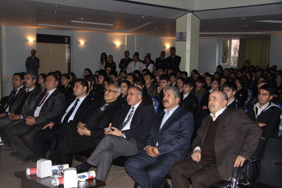 Başkan Güzelbey, Gençlerin Konuğu Oldu