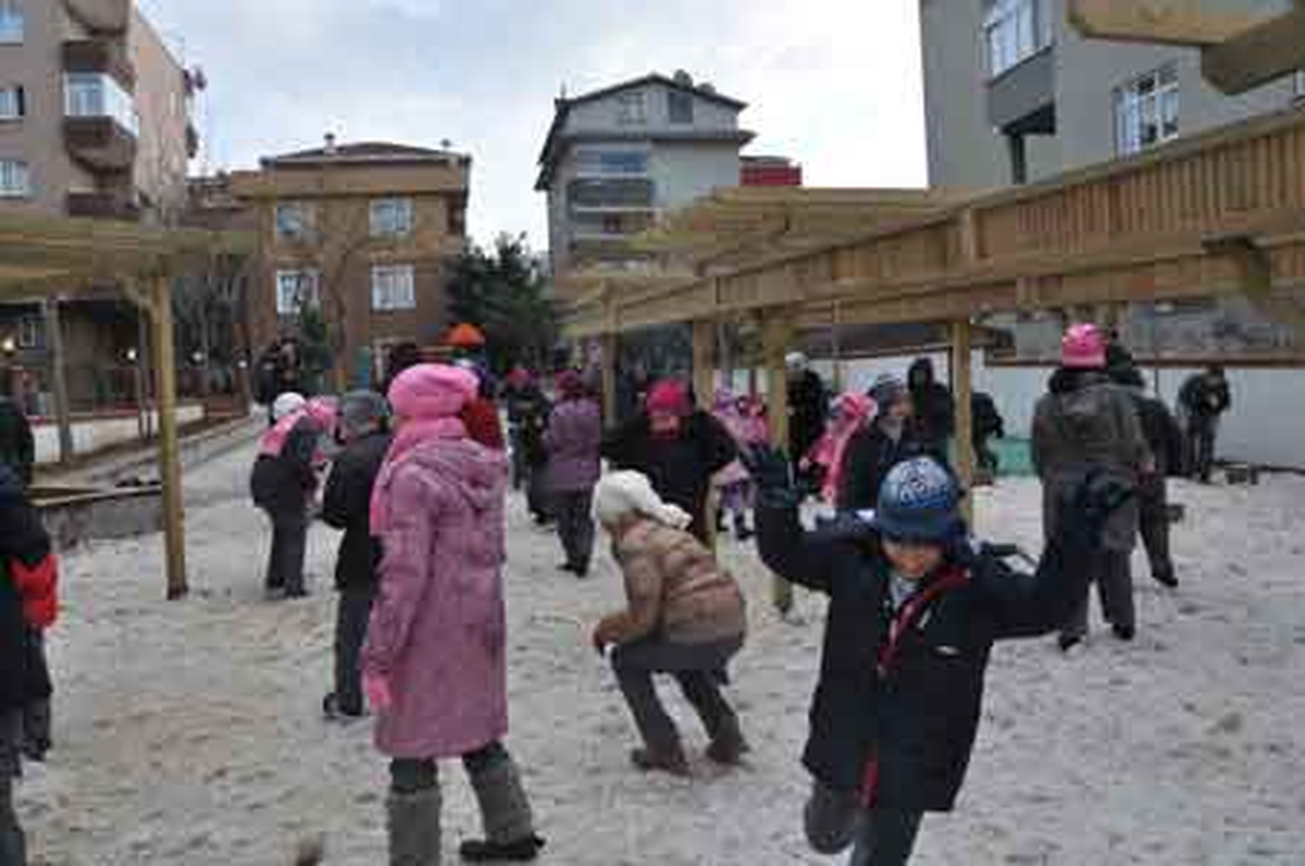 Bir Mahalleden Başka Bir Mahalleye