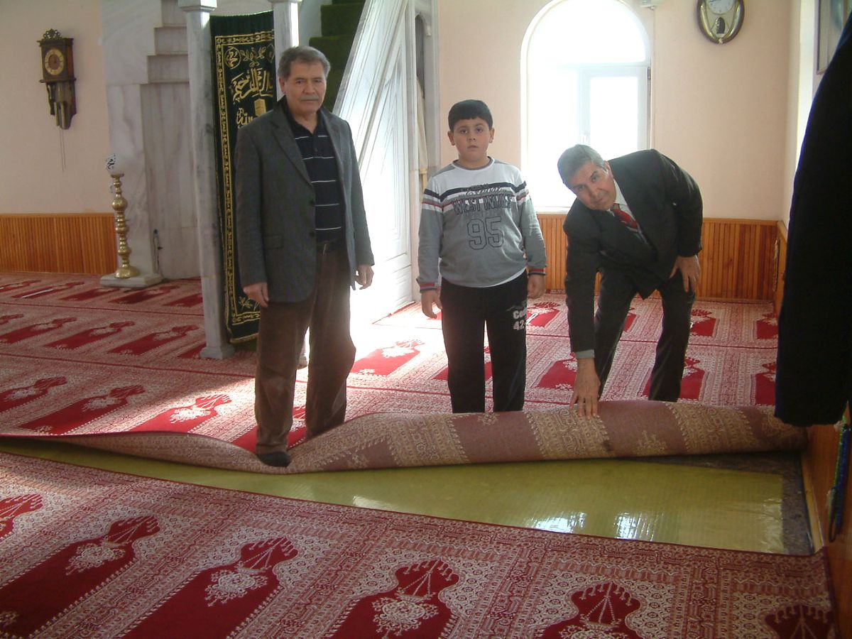 Burhaniye\' de Camiye Isıtma Sistemi Kuruldu