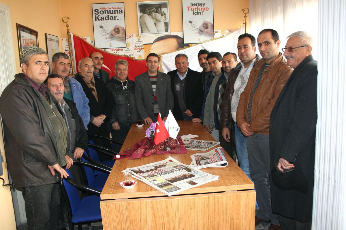 Burhaniye\'de Yeni Başkanı Tebrik İçin Vatandaş Kuyruğa Girdi