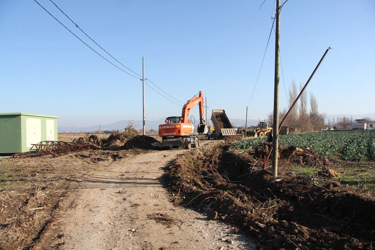 Burhaniye\'de Yeni Yol Sevinci