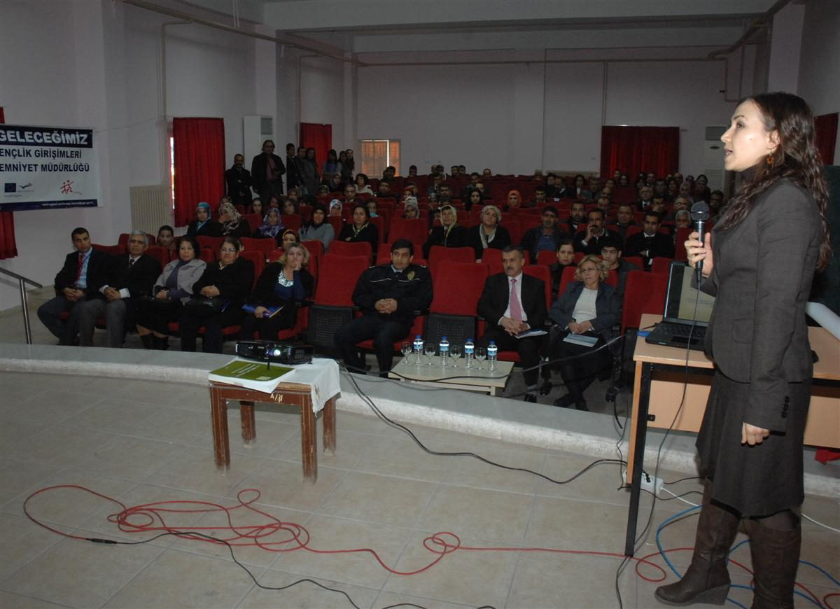 Ceyhan\'da Velilere Seminer