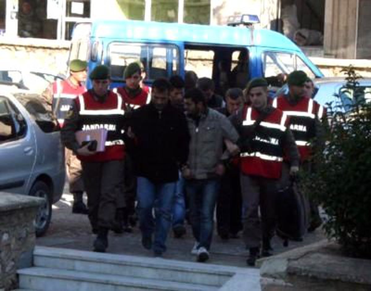Define Avcıları Kendilerini Ele Verdi