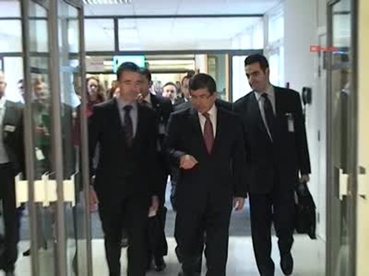 Dışişleri Bakanı Davutoğlu, NATO Genel Sekreteri Rasmüssen ile Görüştü