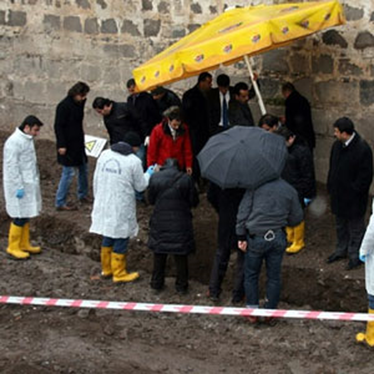 Diyarbakır\'daki \'Kemik\' Kazısında 15 Kişiye Ait Kafatası Bulundu