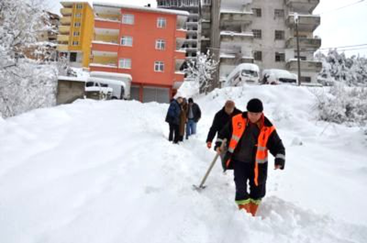 Ereğli\'de Kar Hayatı Felç Etti