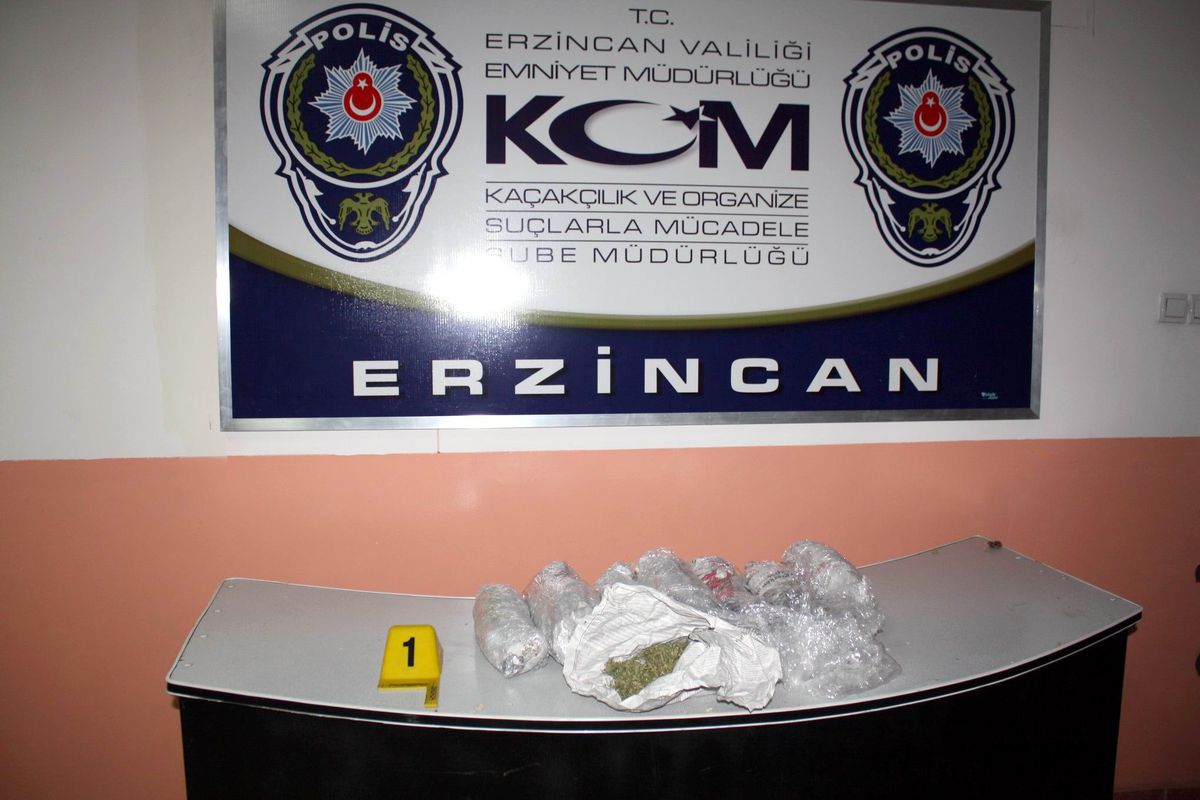 Erzincan\'da 2 Kilo 861 Gram Esrar Maddesi Ele Geçirildi