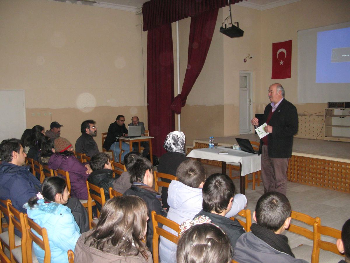 Gençlere Madde Bağımlılığı ve Zararlı Alışkanlıklarla Mücadele Semineri Verildi