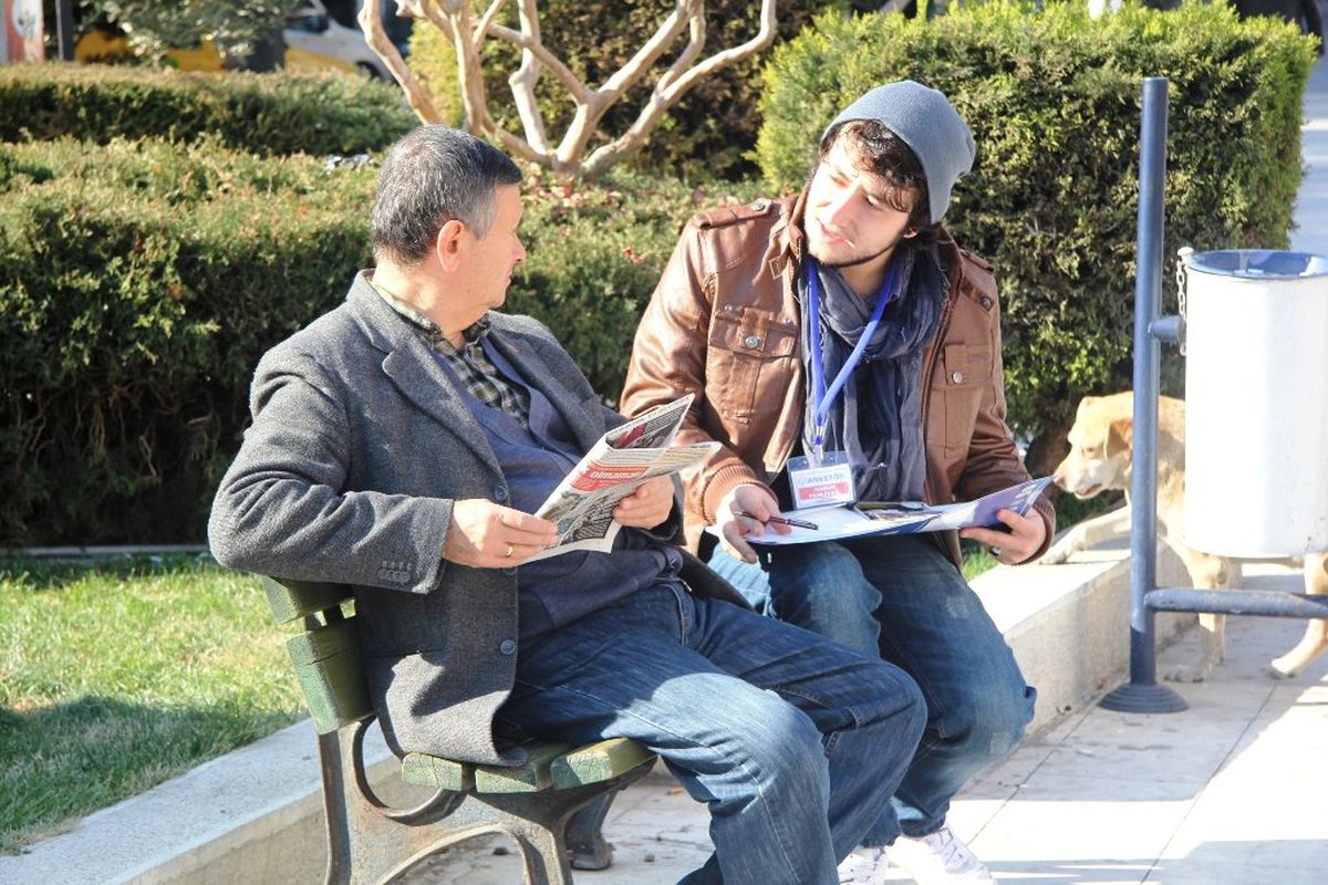 Halk Belediye Binasının Kız Öğrenci Yurdu Yapılmasını İstedi