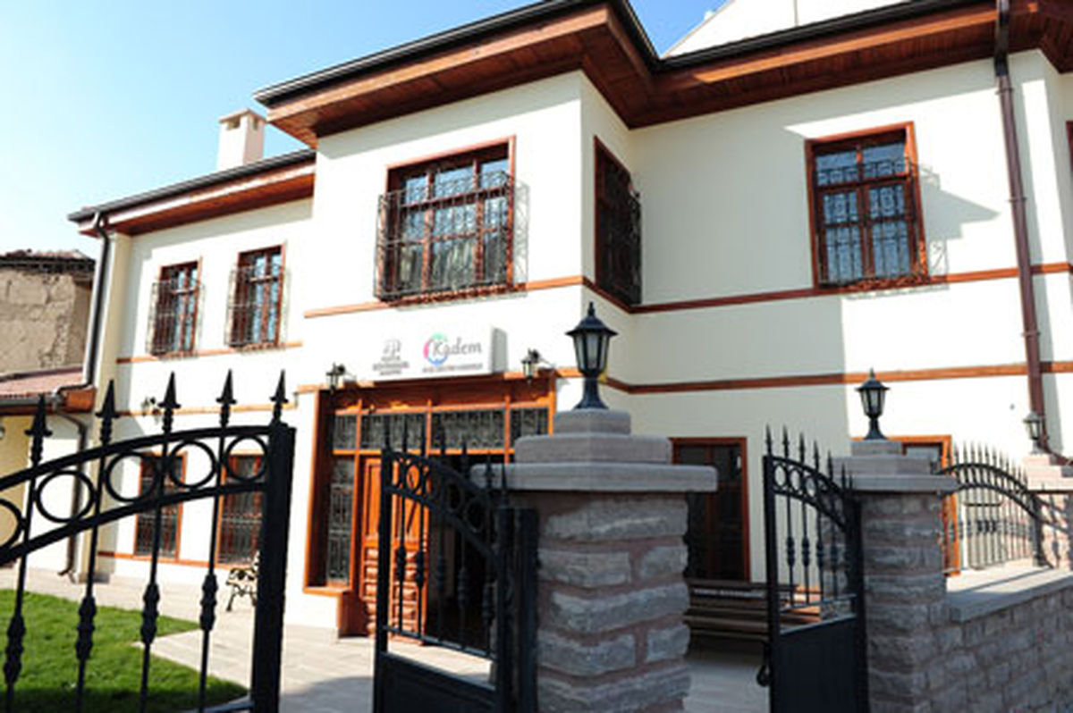 'Huzurlu Aile'