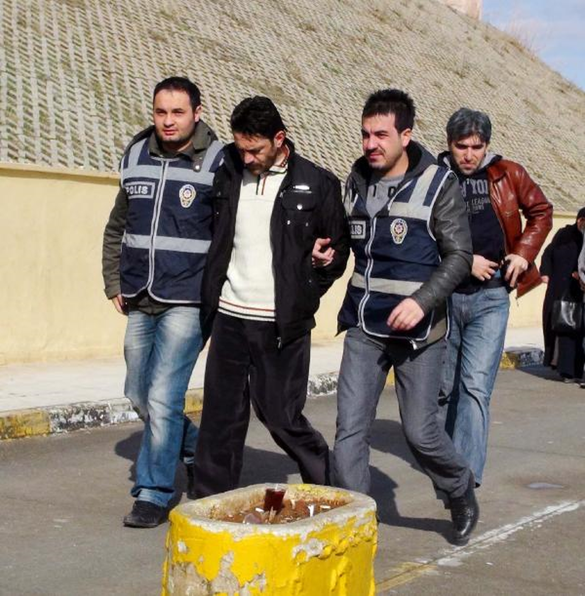 İşyerinin Kasasını Soyan Hırsız Yakalandı