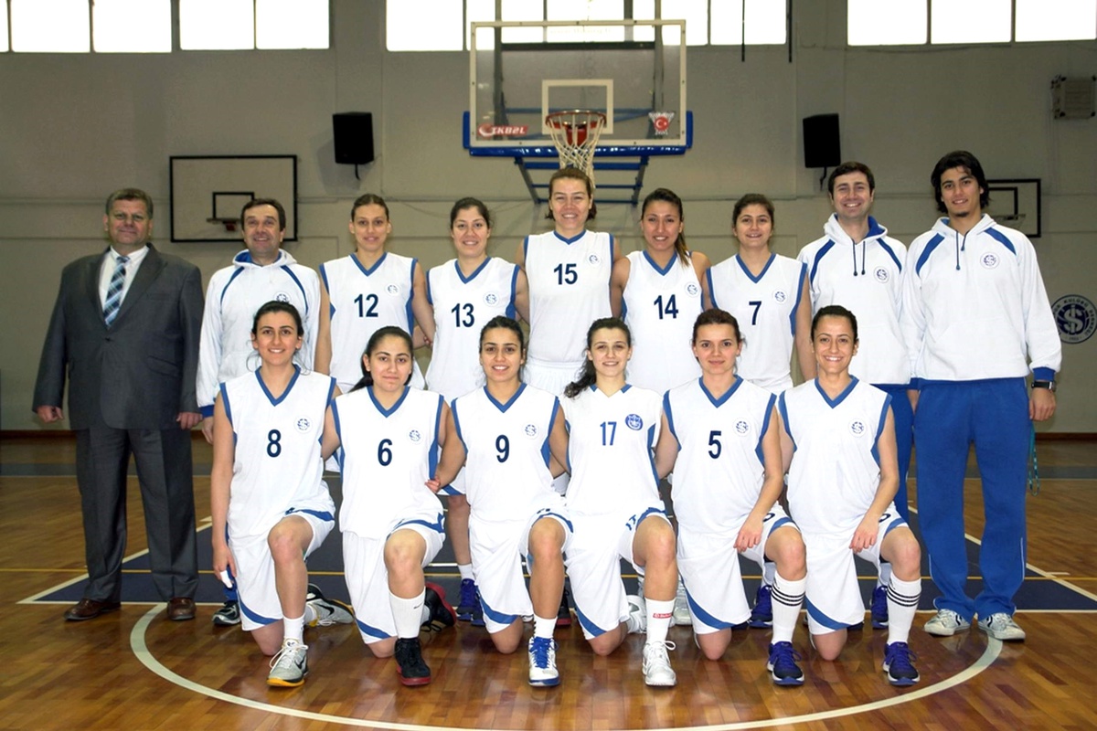 İzmirspor Konak Belediyesi Kadın Basketbol Takımı Destan Yazıyor