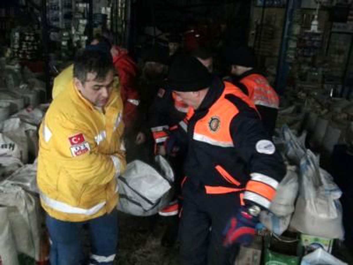 Kapalı Pazar Yerinin Çatısının Bir Bölümü Çöktü