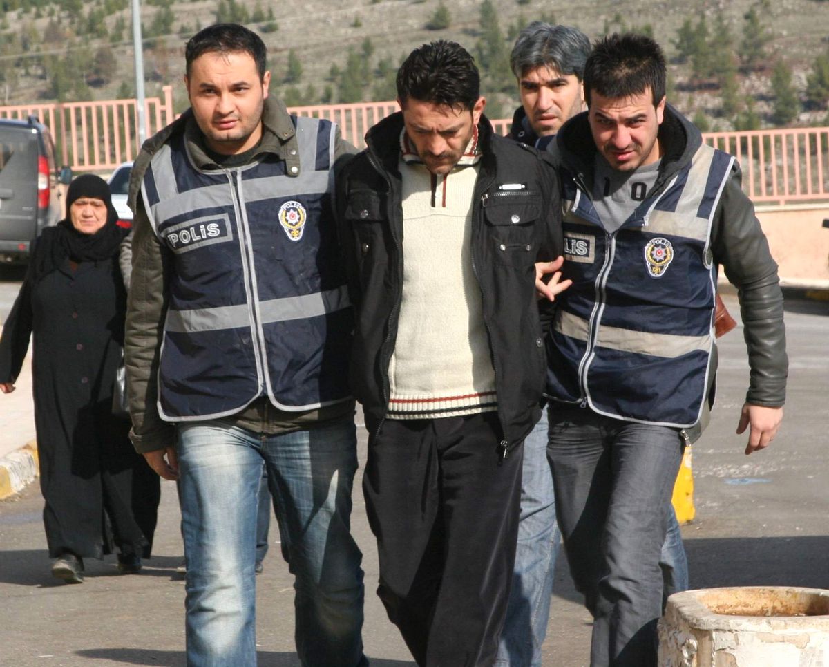 Kar Maskeli Kasa Hırsızı Yakalandı