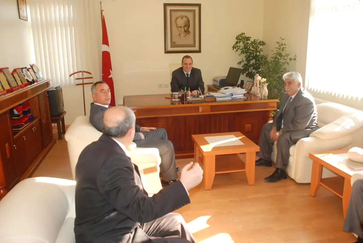 Kaymakam Emiroğlu Başarılı Tenisçileri Ağırladı