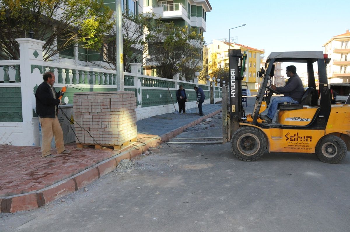 Konyaaltı\'nda Kaldırım Çalışmaları Başladı
