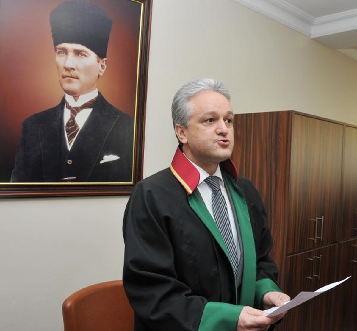Öfkeli Müvekkil Avukatı Bıçakla Yaraladı
