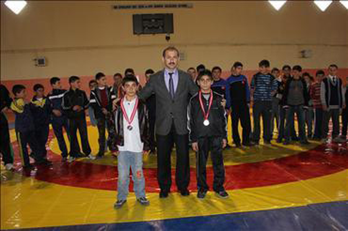 Okul Sporları Güreş Müsabakaları Sonuçlandı