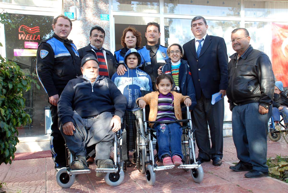 Polislerden Örnek Davranış