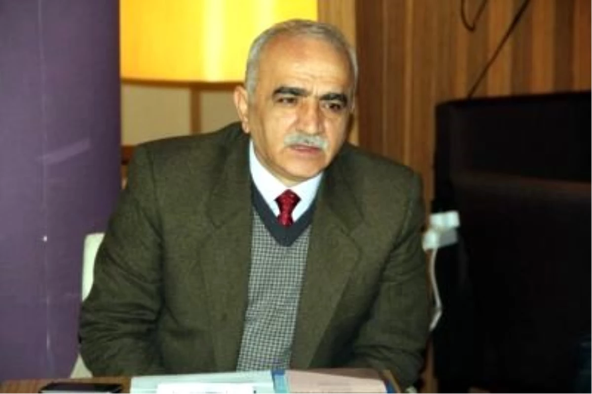 Prof. Dr. Yazgan\'a Türksoy Vakfı Tarafından Onur Madalyası Verildi