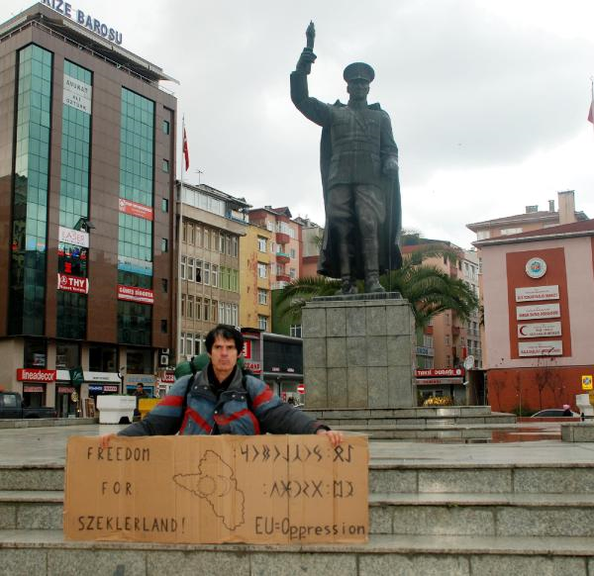 Romanya'dan Yola Çıktı, Yürüyerek Rize'ye Ulaştı