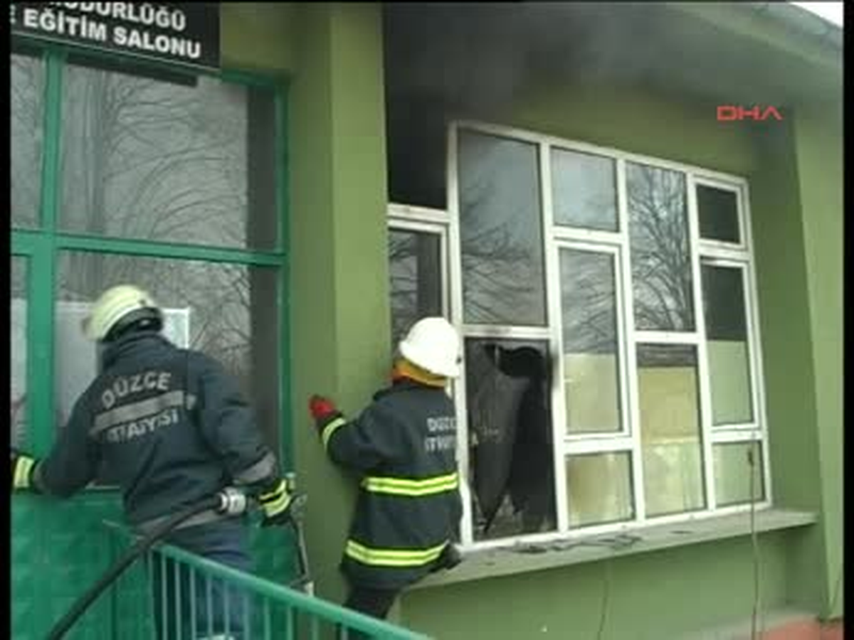 Spor Salonunda Minderler Tutuştu