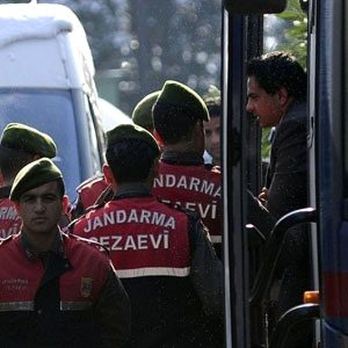 Tahliye Edilen Erhan Tuncel, Askerlik Şubesine Götürüldü (3)