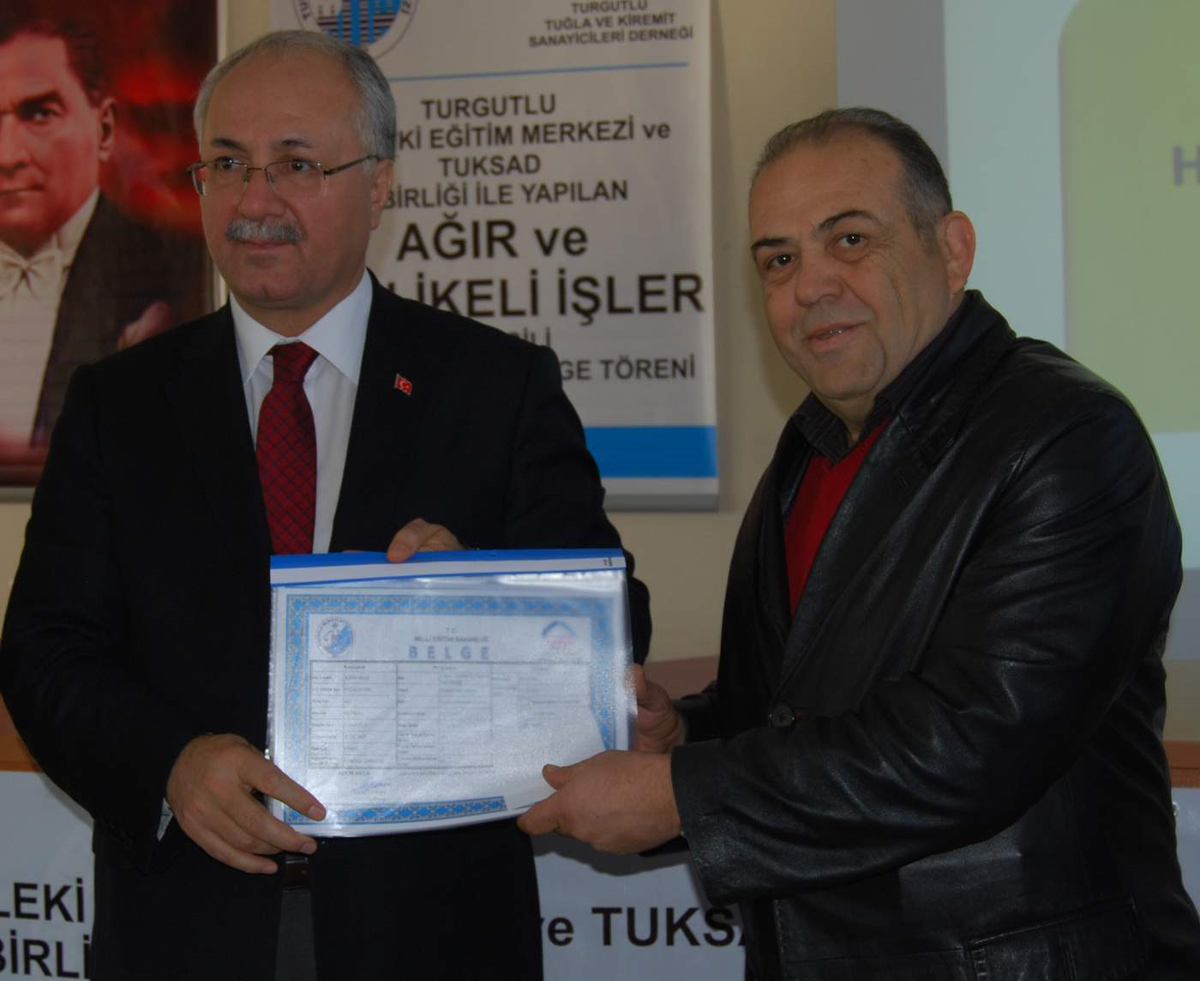 Turgutlu'da Tuğla ve Kiremit İşçilerine Belgeleri Dağıtıldı