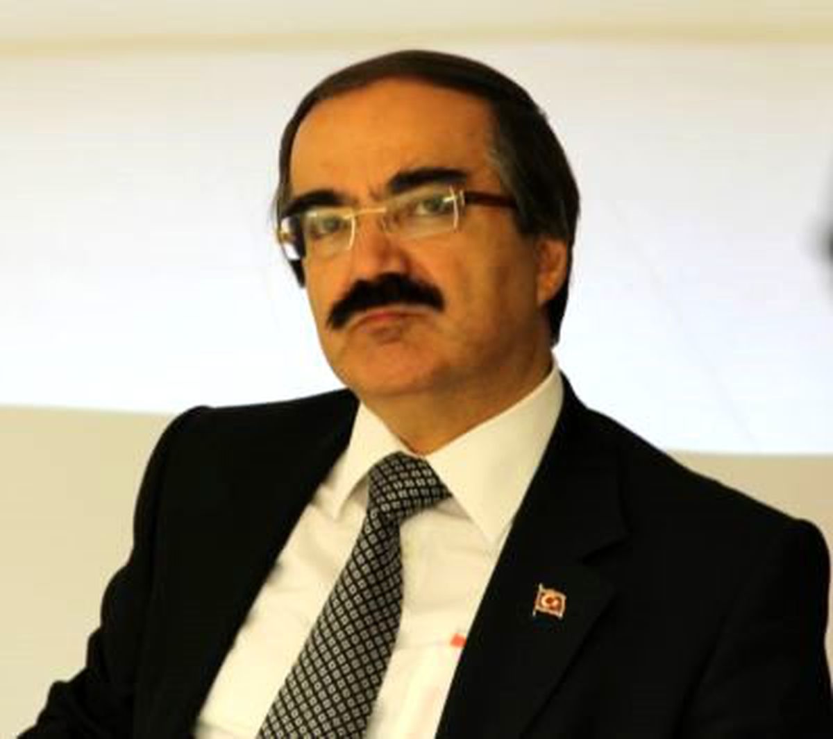 Vali Coş: "Telaşa ve Paniğe Gerek Yok"