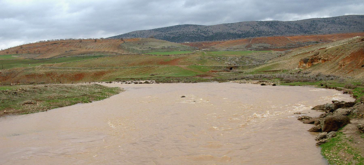 Yağışlar Karasu ile Sıtma Pınar Çayını Doldurup Taşırdı