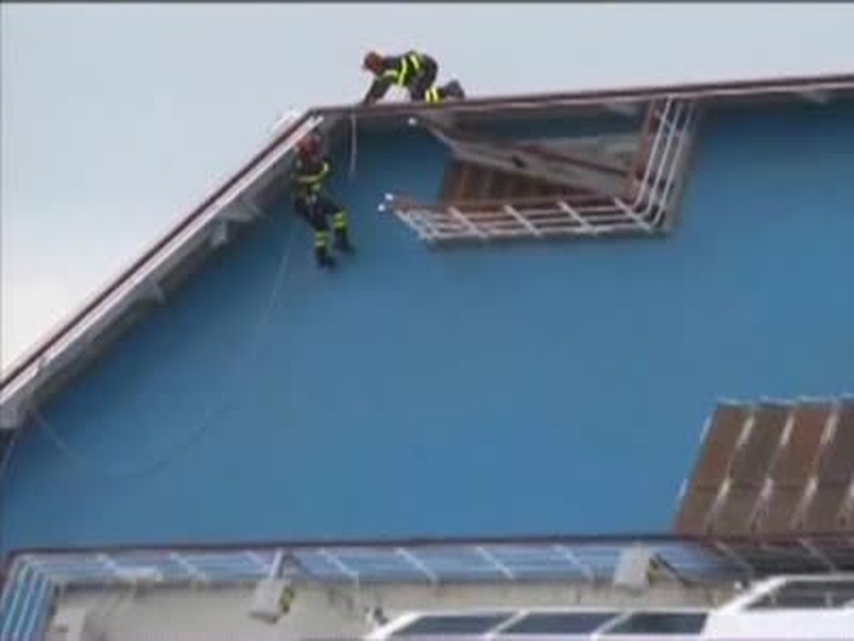Yan Yatan Gemide Patlayıcı ile Delik Açarak Arama Yapıldı