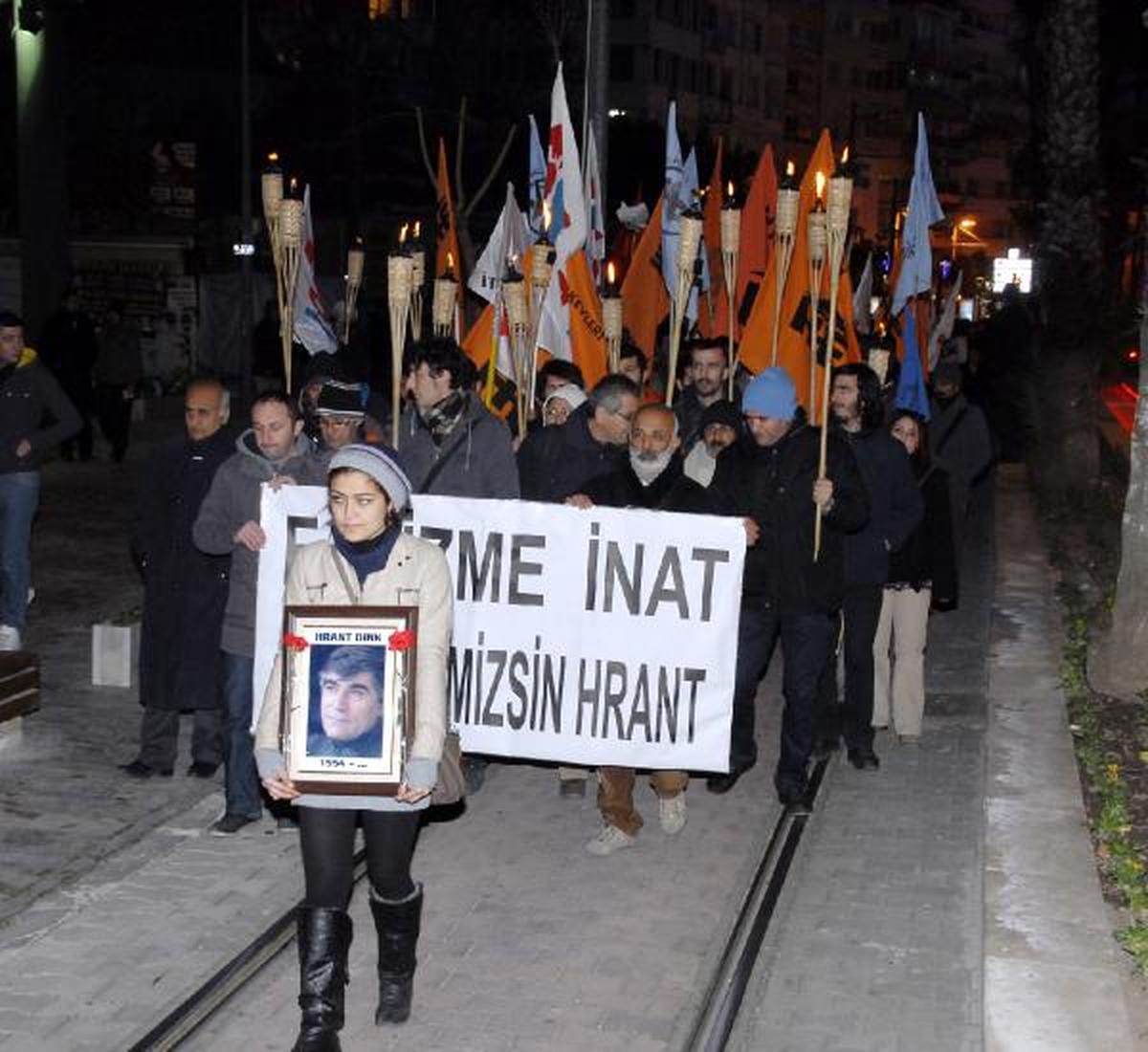 Antalya\'da Hrant Yürüyüşüne Taşlı Saldırı