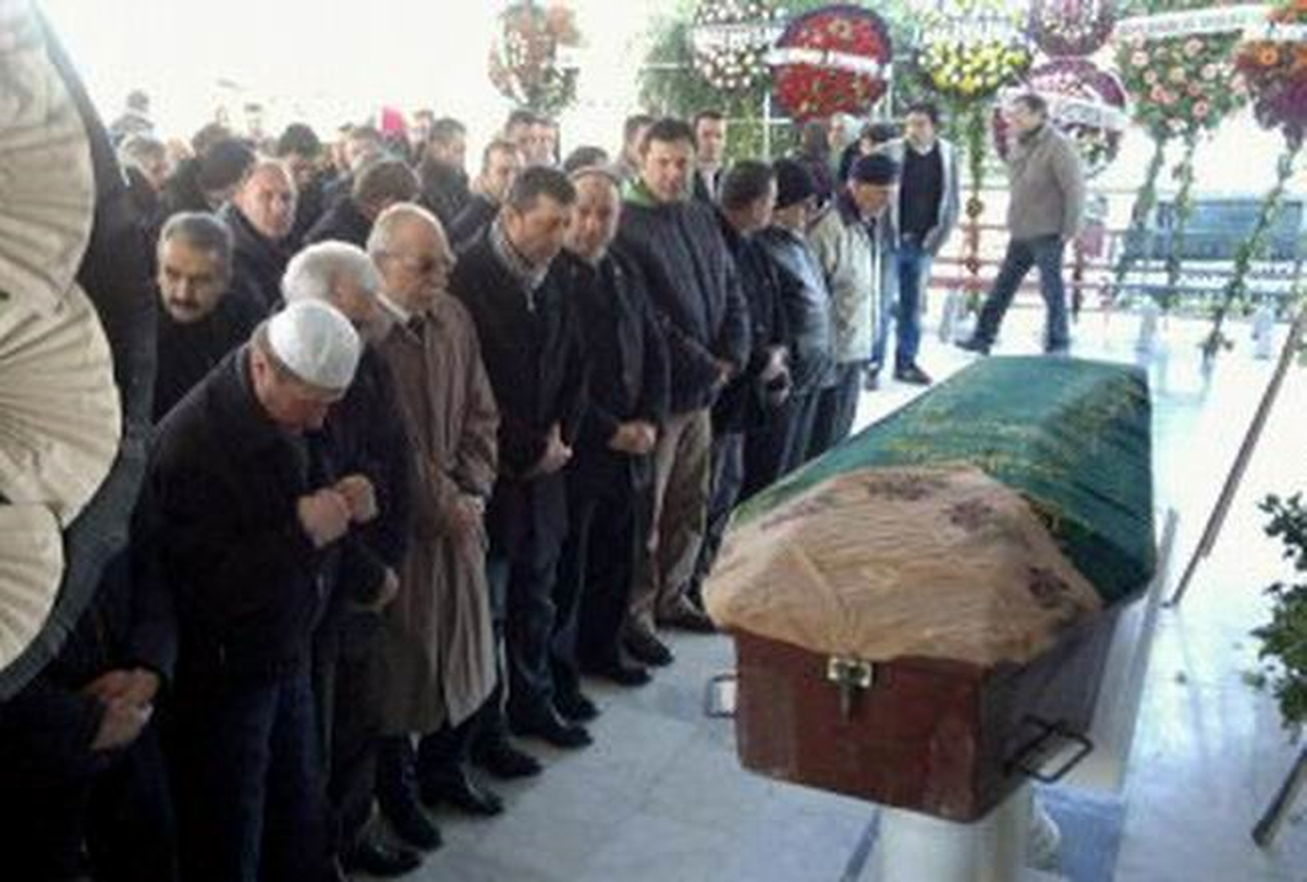 Ayvalıkgücü Teknik Direktörü Zorluer'in Acı Günü
