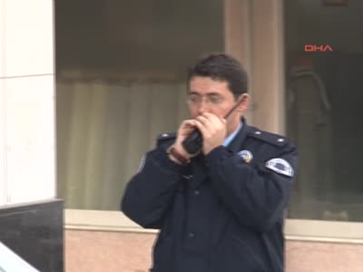 Bankayı Soydu, Kaçarken Paraları Düşürdü