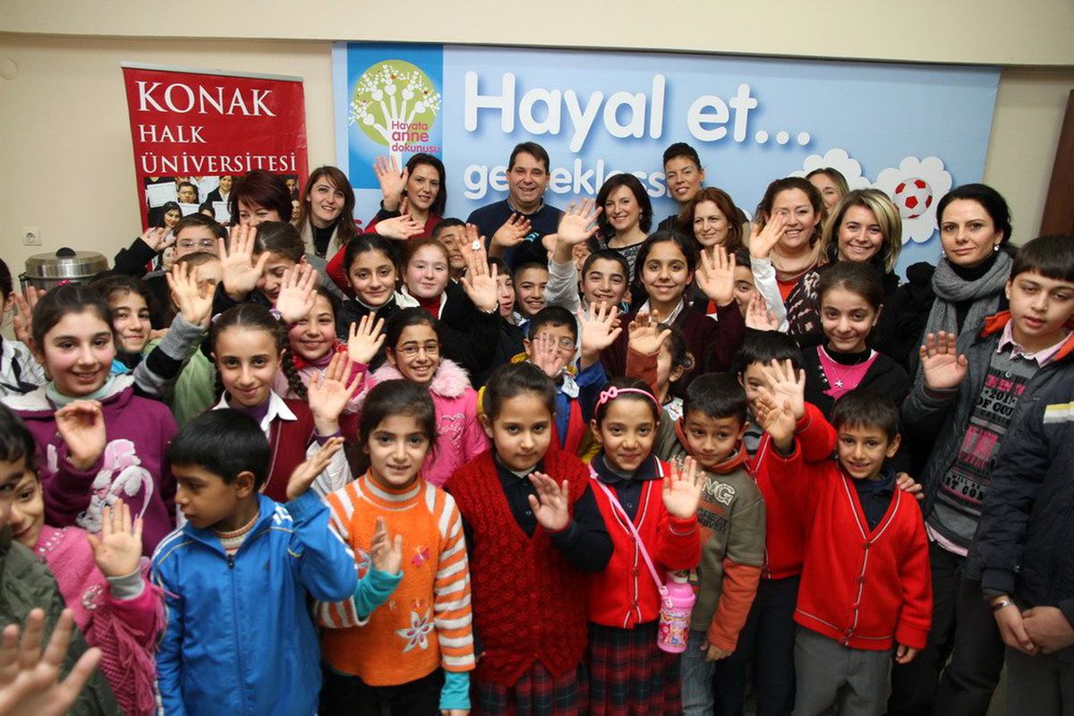 Başkan Tartan'dan Çocuklara Karne Hediyesi