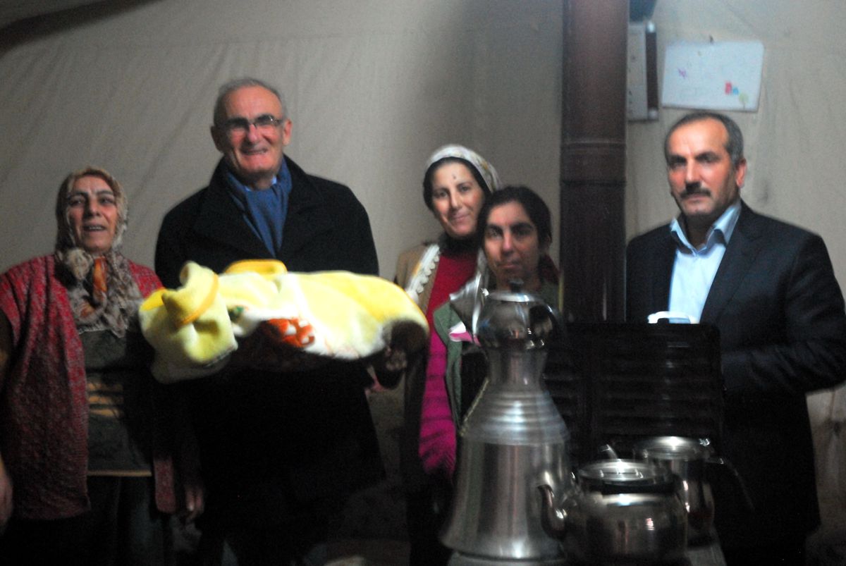 Başkan Yılmaz'dan Van'a Sevgi Eli