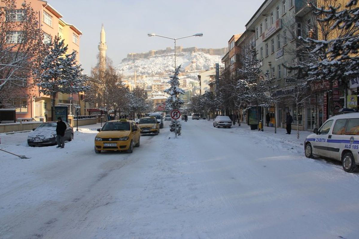 Bayburt Belediyesi Yolları Açık Tutmaya Çalışıyor