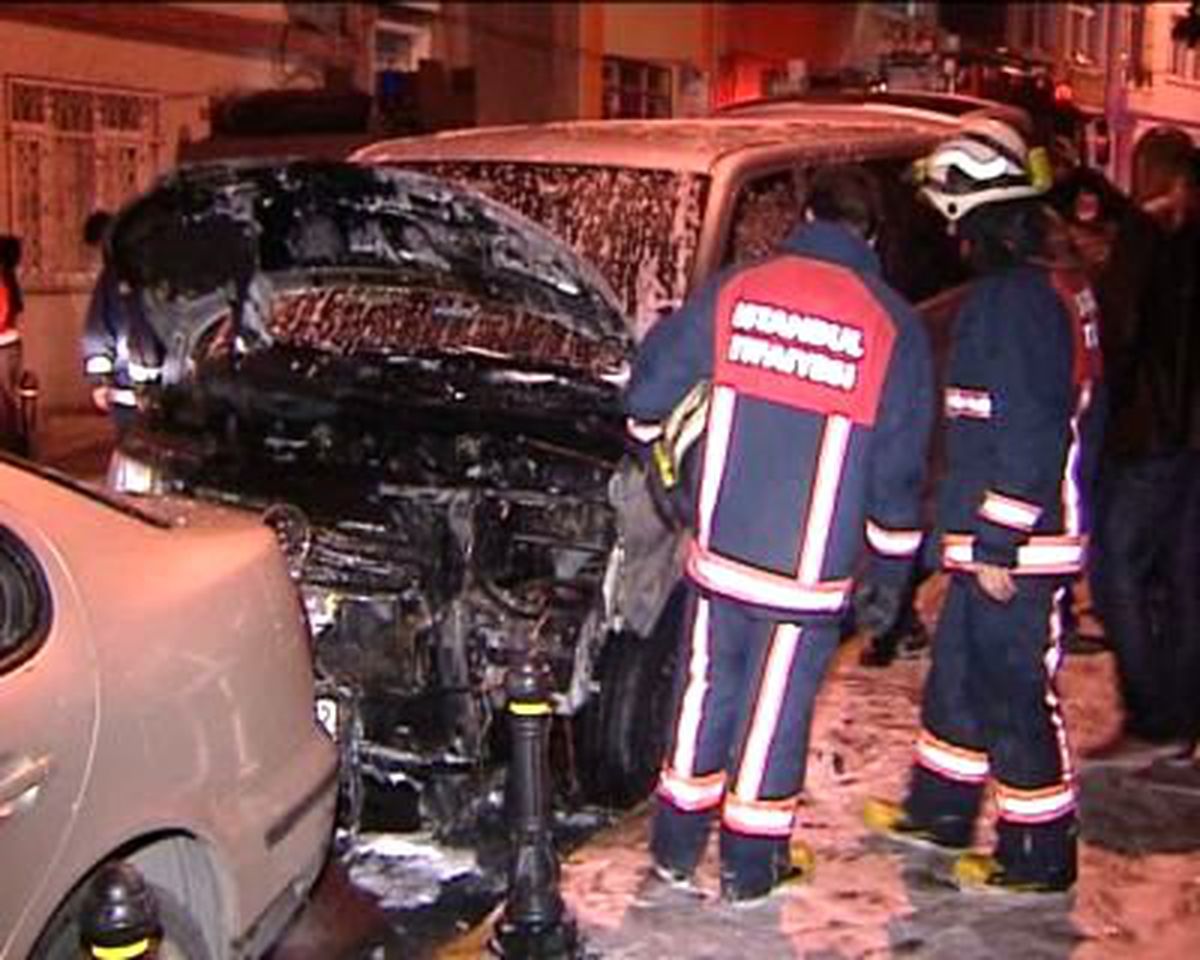 Beyoğlu'nda 6 Araç Kundaklandı