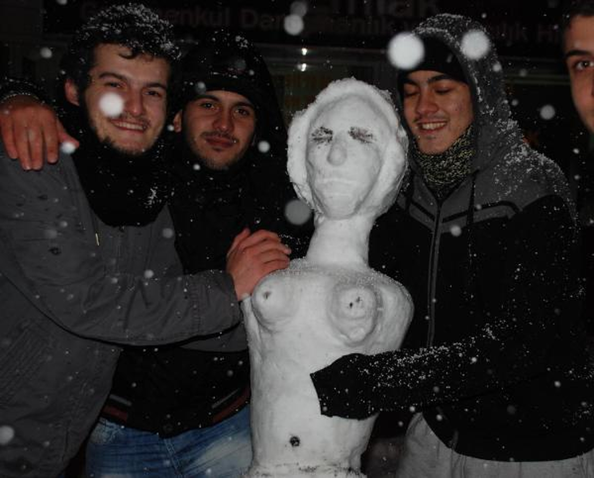 Bolu ve Düzce\'de Kar Köy Yollarını Ulaşıma Kapattı (2)