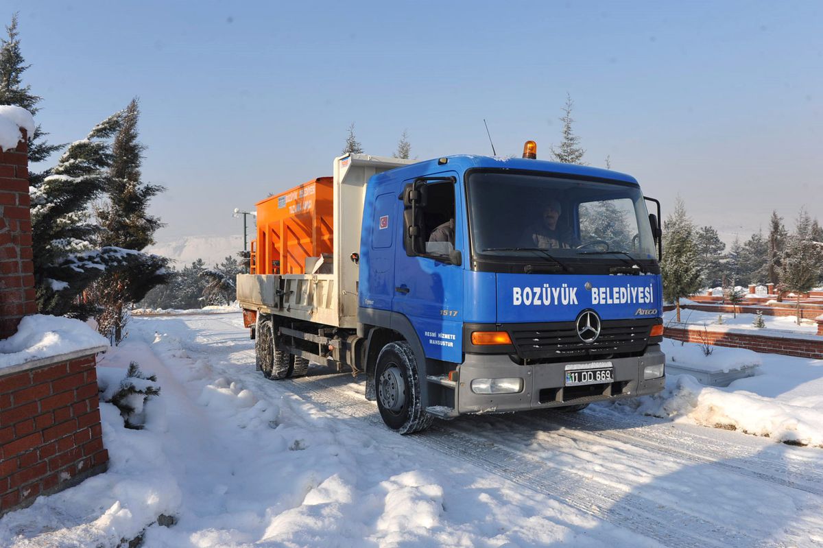 Bozüyük\'te Yollar Tuzlanıyor