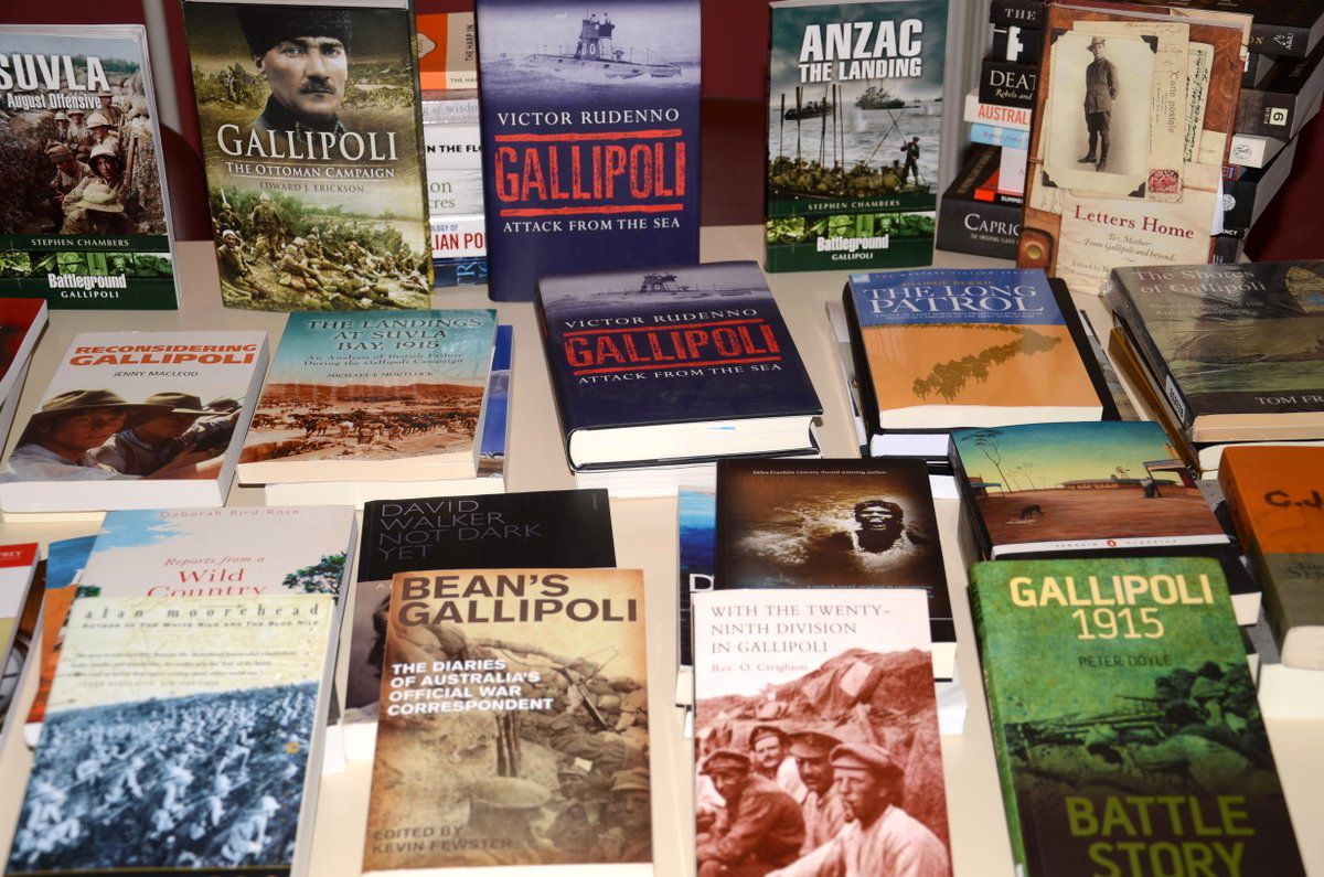 Çomü Kütüphanelerine Kitap Bağışları Devam Ediyor