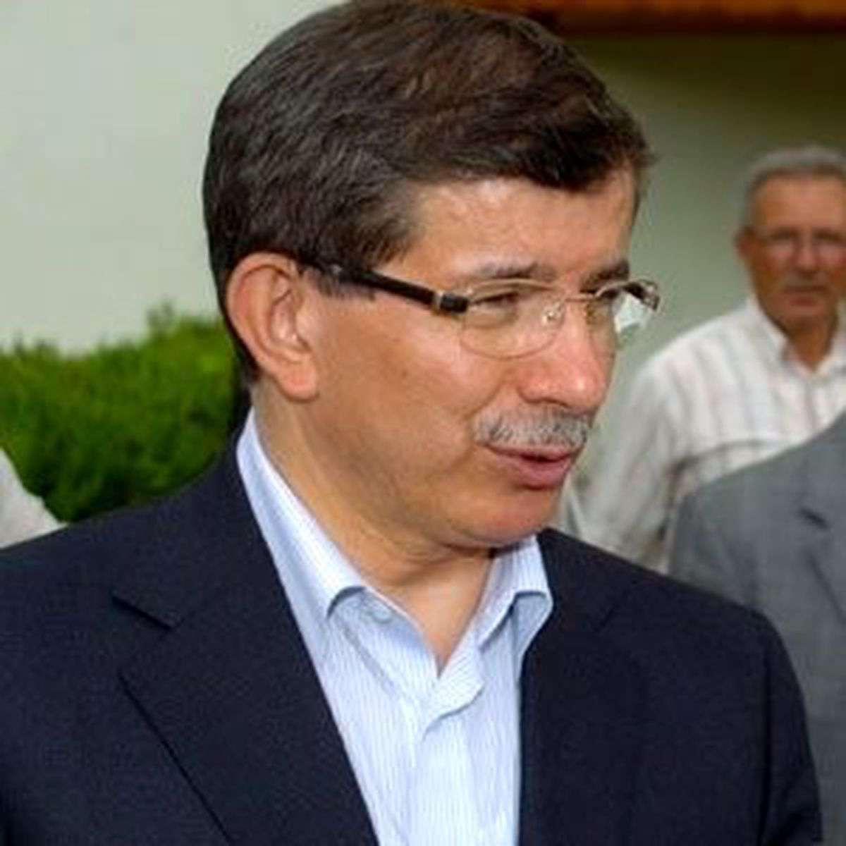 Davutoğlu, Taziye Defterini İmzaladı