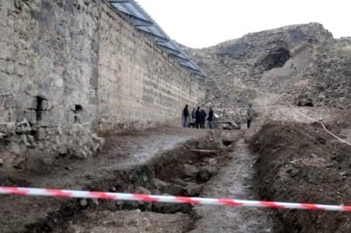 Diyarbakır\'daki Kazılarda İnsan Kemiklerinin Bulunması