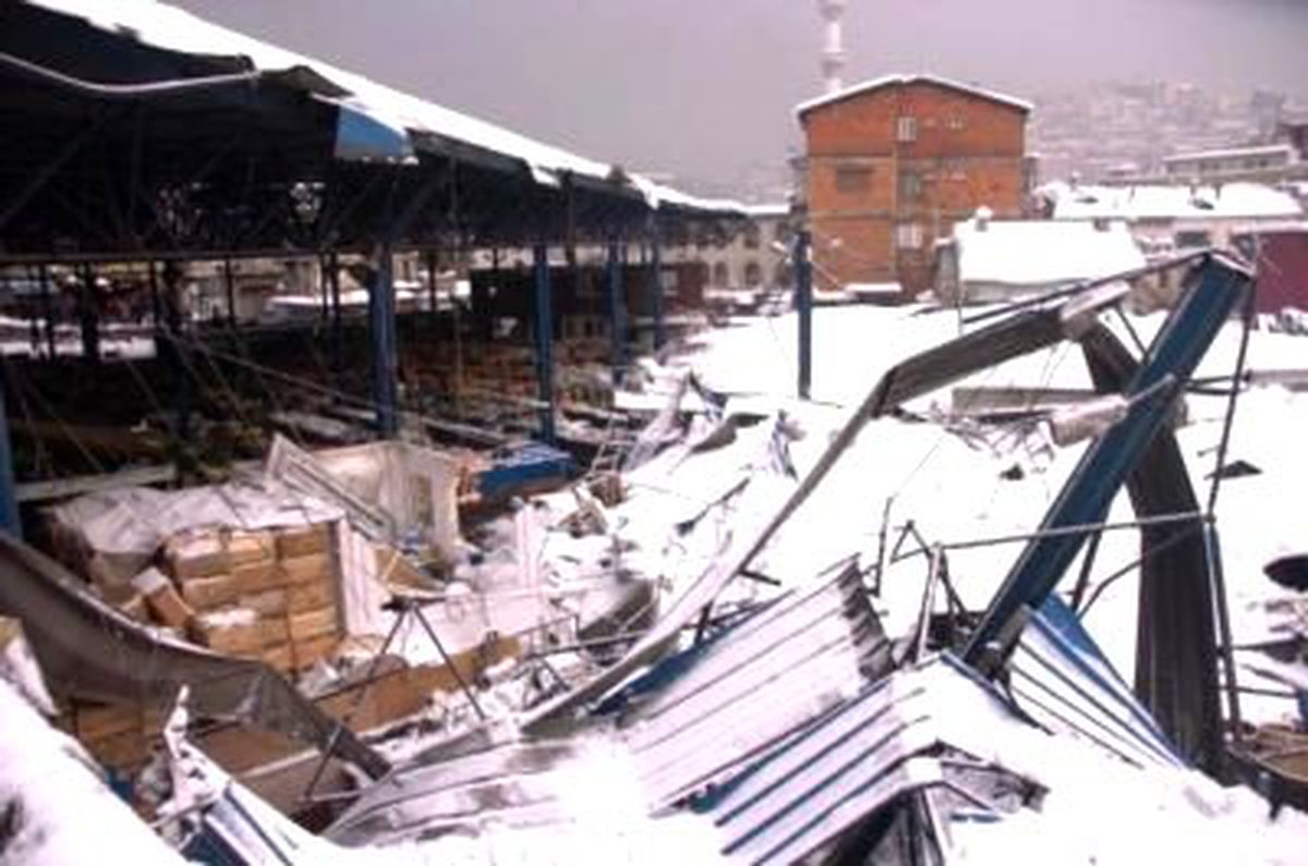 Esnaf Canlarını Hiçe Sayıp Mallarını Topladı