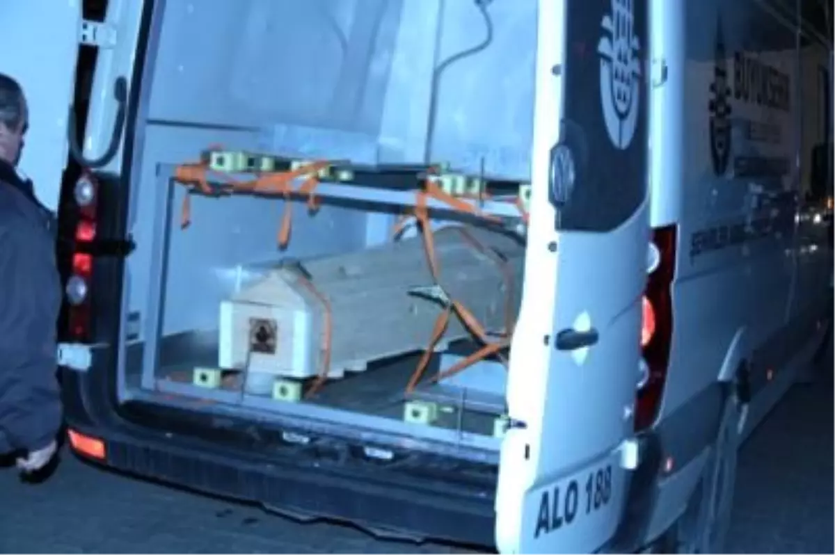 Evine Zorla Giren Gencin Boğazını Kesti