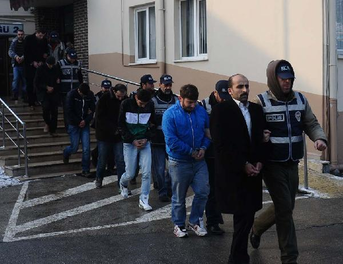 Fırında, Ekmek Yerine Silah Satışı