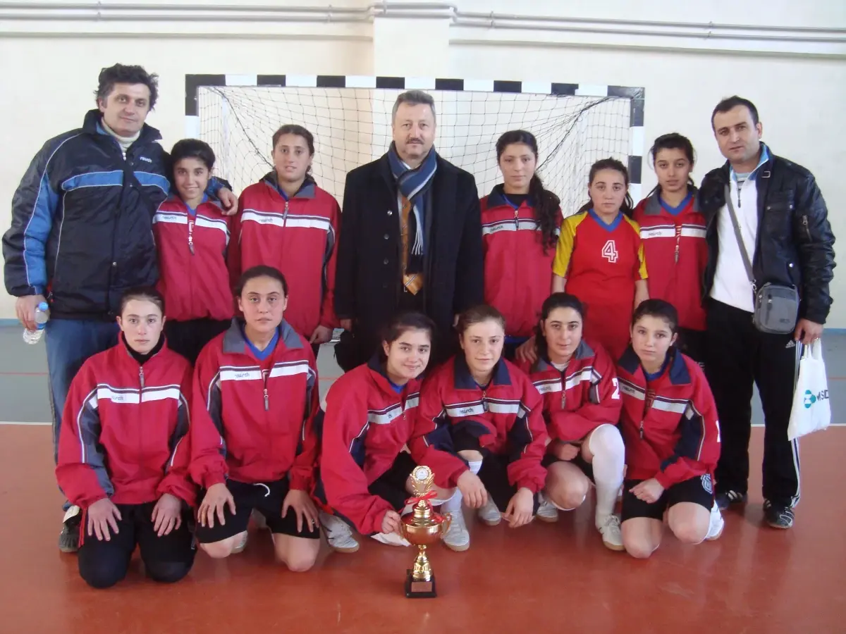 Genç Kız Futsalda Vezirköprü Lisesi İl İkincisi
